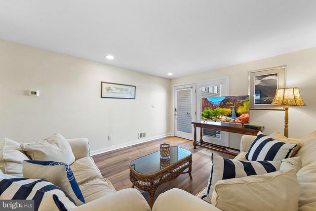 527 ENGLESIDE AVE, Beach Haven, NJ 08008