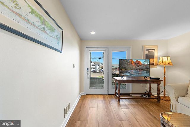 527 ENGLESIDE AVE, Beach Haven, NJ 08008