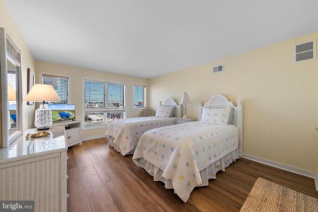 527 ENGLESIDE AVE, Beach Haven, NJ 08008