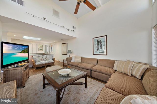 527 ENGLESIDE AVE, Beach Haven, NJ 08008