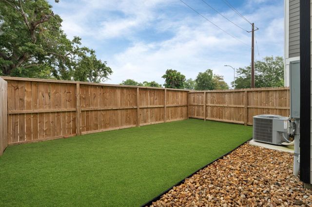 413 Stonework Oaks Lane, Houston, TX 77076