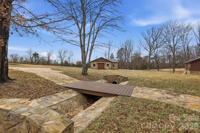 2255 Mount Olive Church Road, Newton, NC 28658