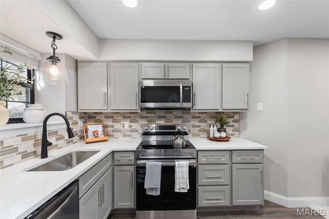 2224 Canyonlands Drive C, Maryland Heights, MO 63043