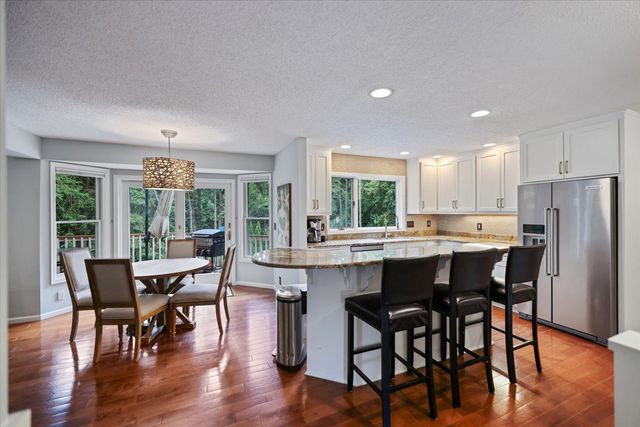 1638 Quail Ridge Circle, Woodbury, MN 55125