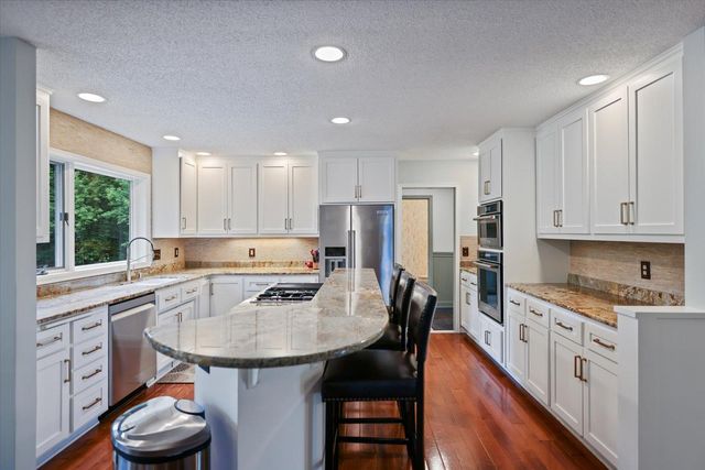 1638 Quail Ridge Circle, Woodbury, MN 55125