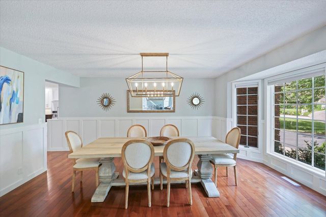 1638 Quail Ridge Circle, Woodbury, MN 55125