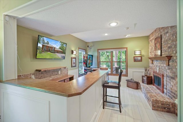 1638 Quail Ridge Circle, Woodbury, MN 55125