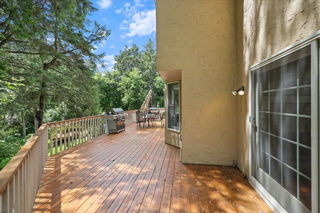 1638 Quail Ridge Circle, Woodbury, MN 55125