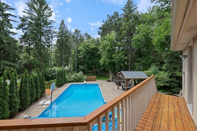1638 Quail Ridge Circle, Woodbury, MN 55125