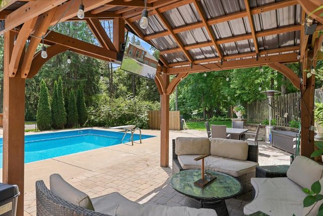 1638 Quail Ridge Circle, Woodbury, MN 55125