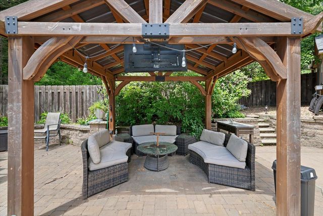 1638 Quail Ridge Circle, Woodbury, MN 55125