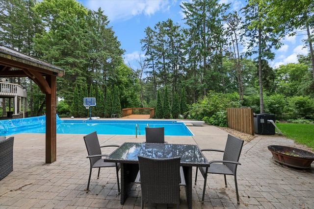 1638 Quail Ridge Circle, Woodbury, MN 55125