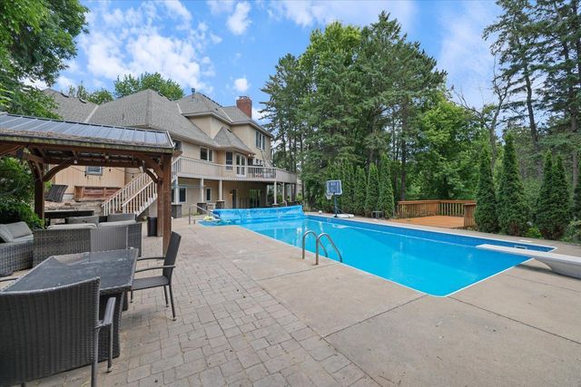 1638 Quail Ridge Circle, Woodbury, MN 55125