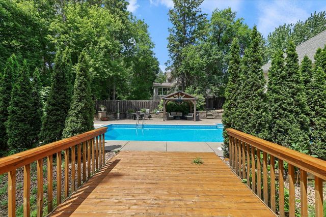 1638 Quail Ridge Circle, Woodbury, MN 55125