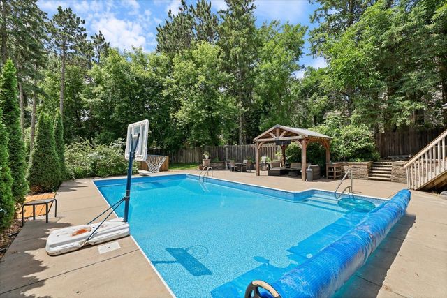 1638 Quail Ridge Circle, Woodbury, MN 55125