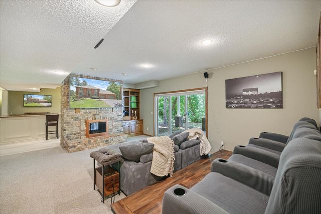 1638 Quail Ridge Circle, Woodbury, MN 55125