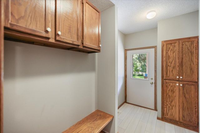 1638 Quail Ridge Circle, Woodbury, MN 55125