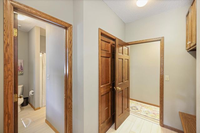 1638 Quail Ridge Circle, Woodbury, MN 55125