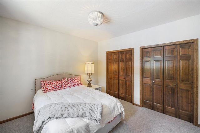 1638 Quail Ridge Circle, Woodbury, MN 55125