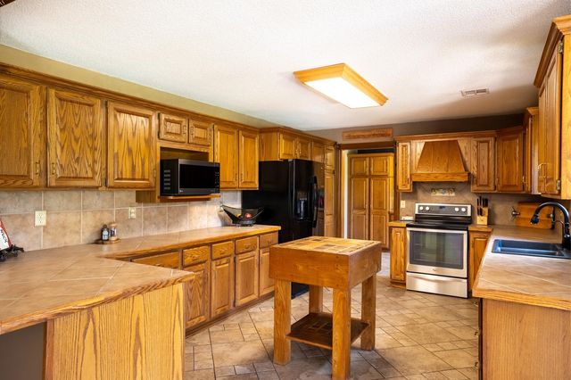 2852 NE 160, Cheney, KS 67025