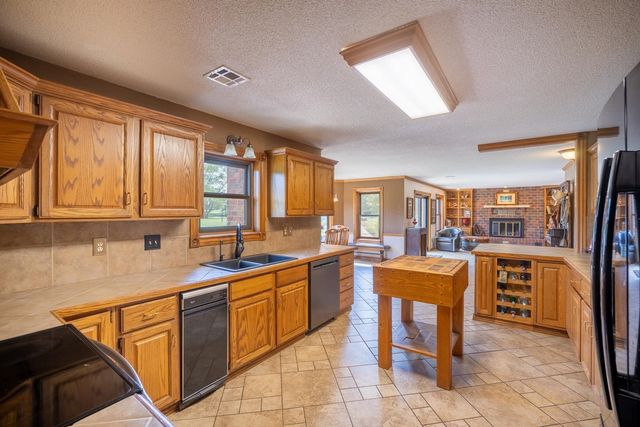 2852 NE 160, Cheney, KS 67025