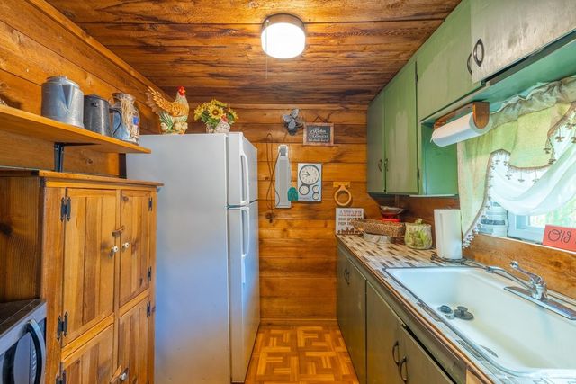 2852 NE 160, Cheney, KS 67025