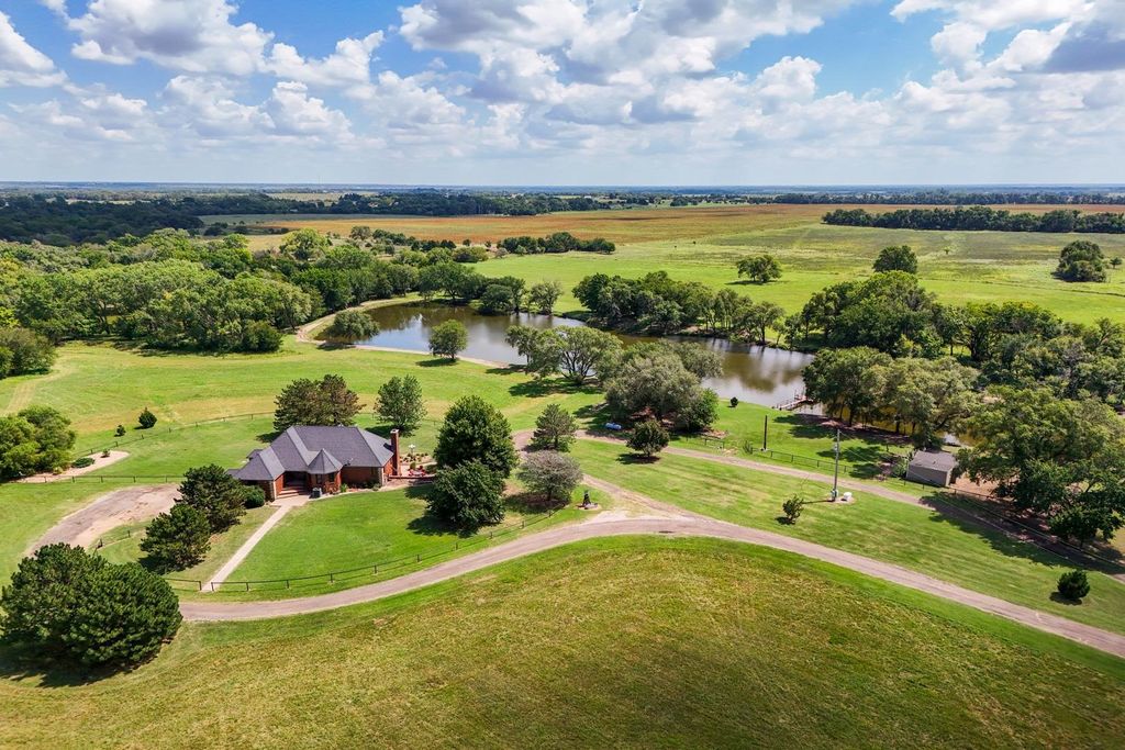 2852 NE 160, Cheney, KS 67025