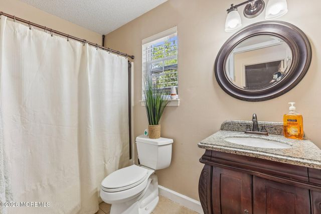 44 East Drive, Toms River, NJ 08753