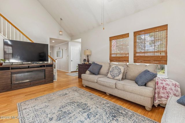 44 East Drive, Toms River, NJ 08753