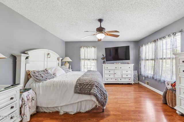 44 East Drive, Toms River, NJ 08753