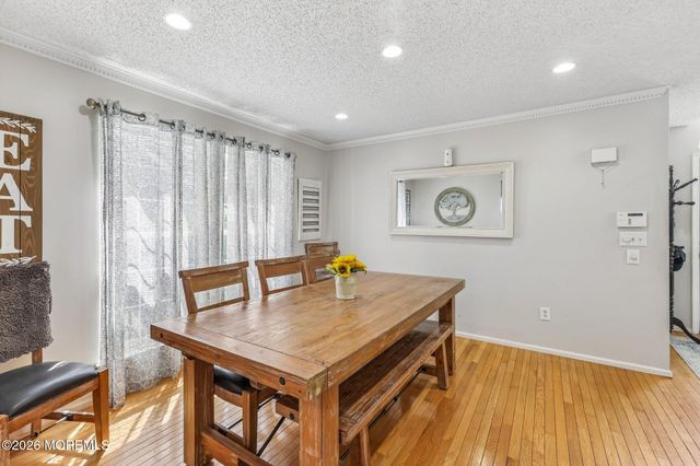 44 East Drive, Toms River, NJ 08753