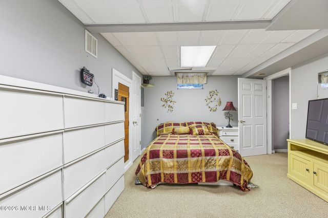 44 East Drive, Toms River, NJ 08753