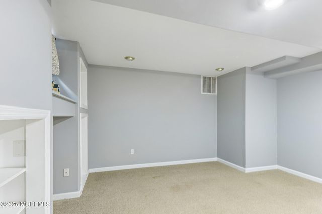 44 East Drive, Toms River, NJ 08753