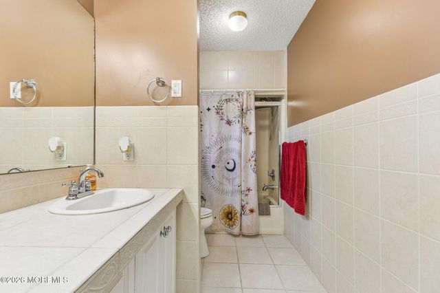 44 East Drive, Toms River, NJ 08753