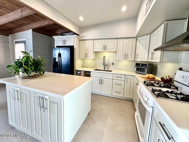 1981 W Khaibar Place, Tucson, AZ 85704