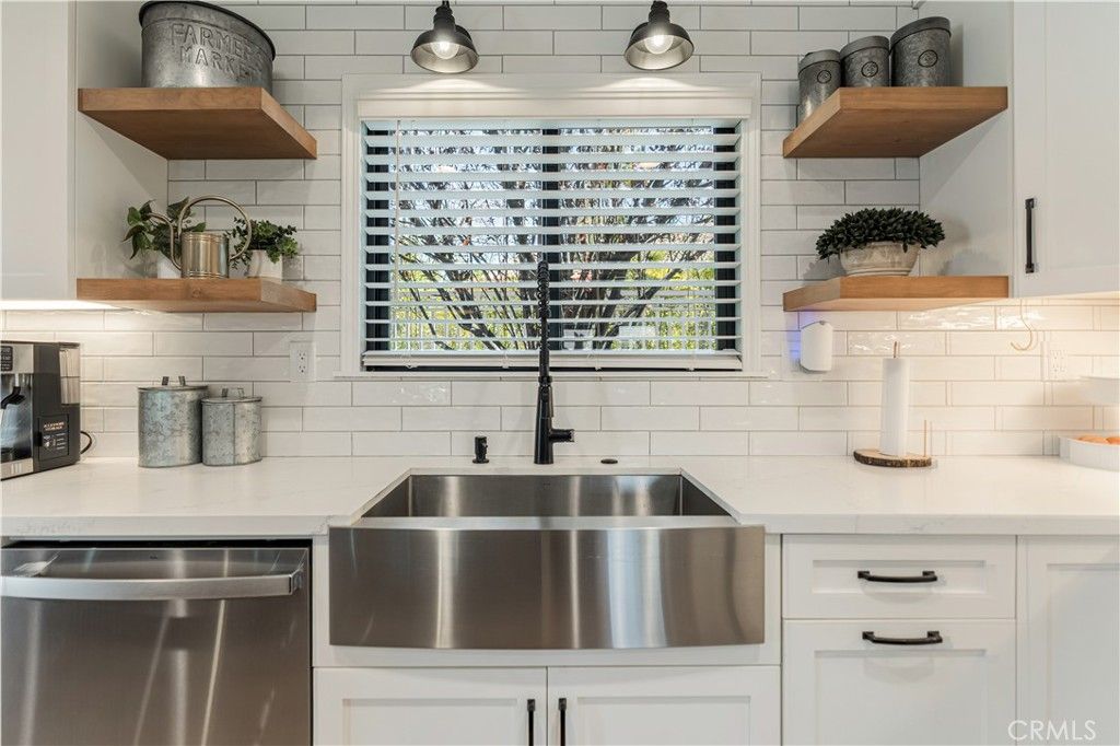 Image 12 of property listing at 30511 Greenbrook Place, Canyon Lake, CA 92587