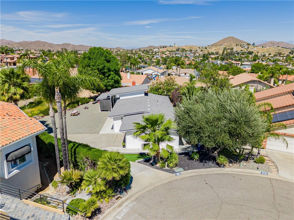 Image 4 of property listing at 30511 Greenbrook Place, Canyon Lake, CA 92587