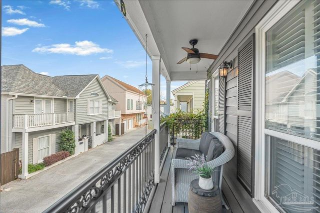 109 Calle De Santiago Ct, Pensacola, FL 32502