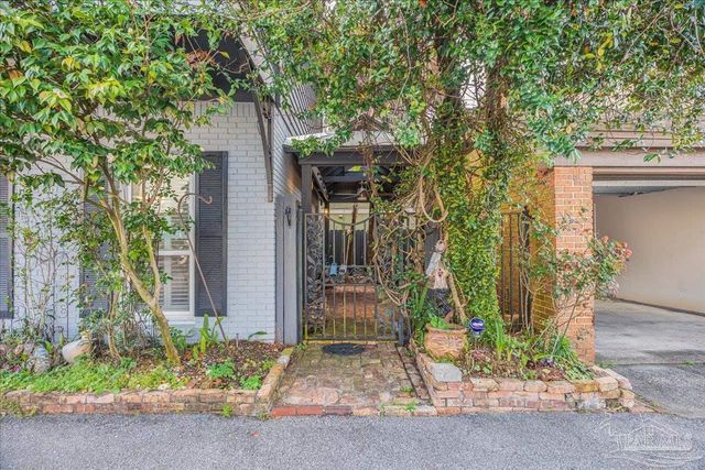 109 Calle De Santiago Ct, Pensacola, FL 32502