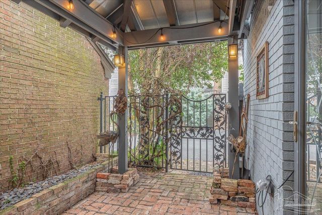 109 Calle De Santiago Ct, Pensacola, FL 32502