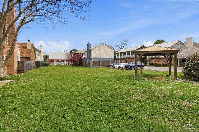 109 Calle De Santiago Ct, Pensacola, FL 32502