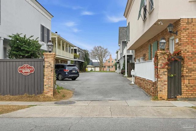 109 Calle De Santiago Ct, Pensacola, FL 32502