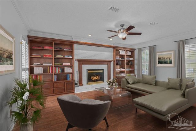 109 Calle De Santiago Ct, Pensacola, FL 32502