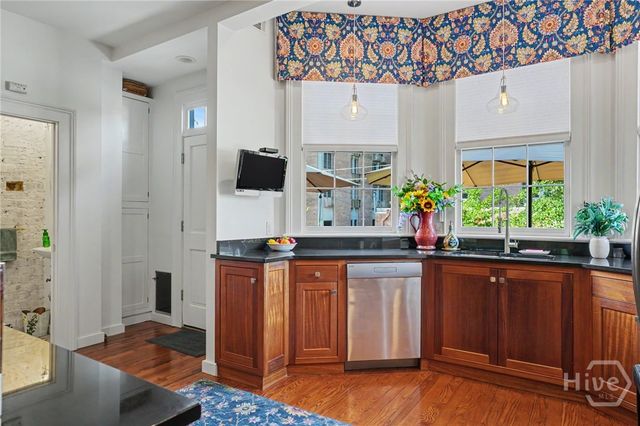 313 E Jones Street, Savannah, GA 31401