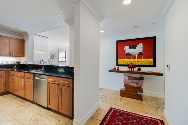 8395 SW 73rd Ave 602, Miami, FL 33143