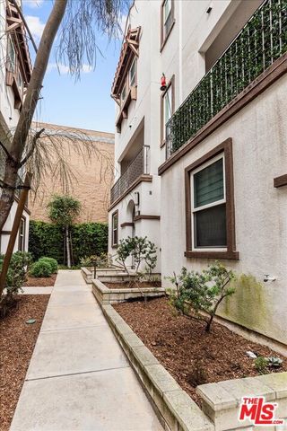 127 S Boeing Lane, Los Angeles, CA 90042