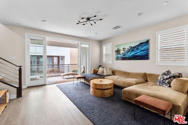 127 S Boeing Lane, Los Angeles, CA 90042