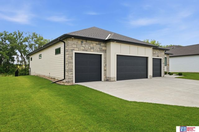 3475 Tree Line Drive, Lincoln, NE 68516