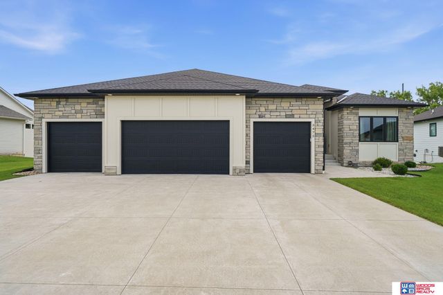 3475 Tree Line Drive, Lincoln, NE 68516