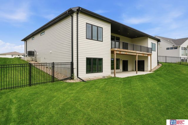 3475 Tree Line Drive, Lincoln, NE 68516